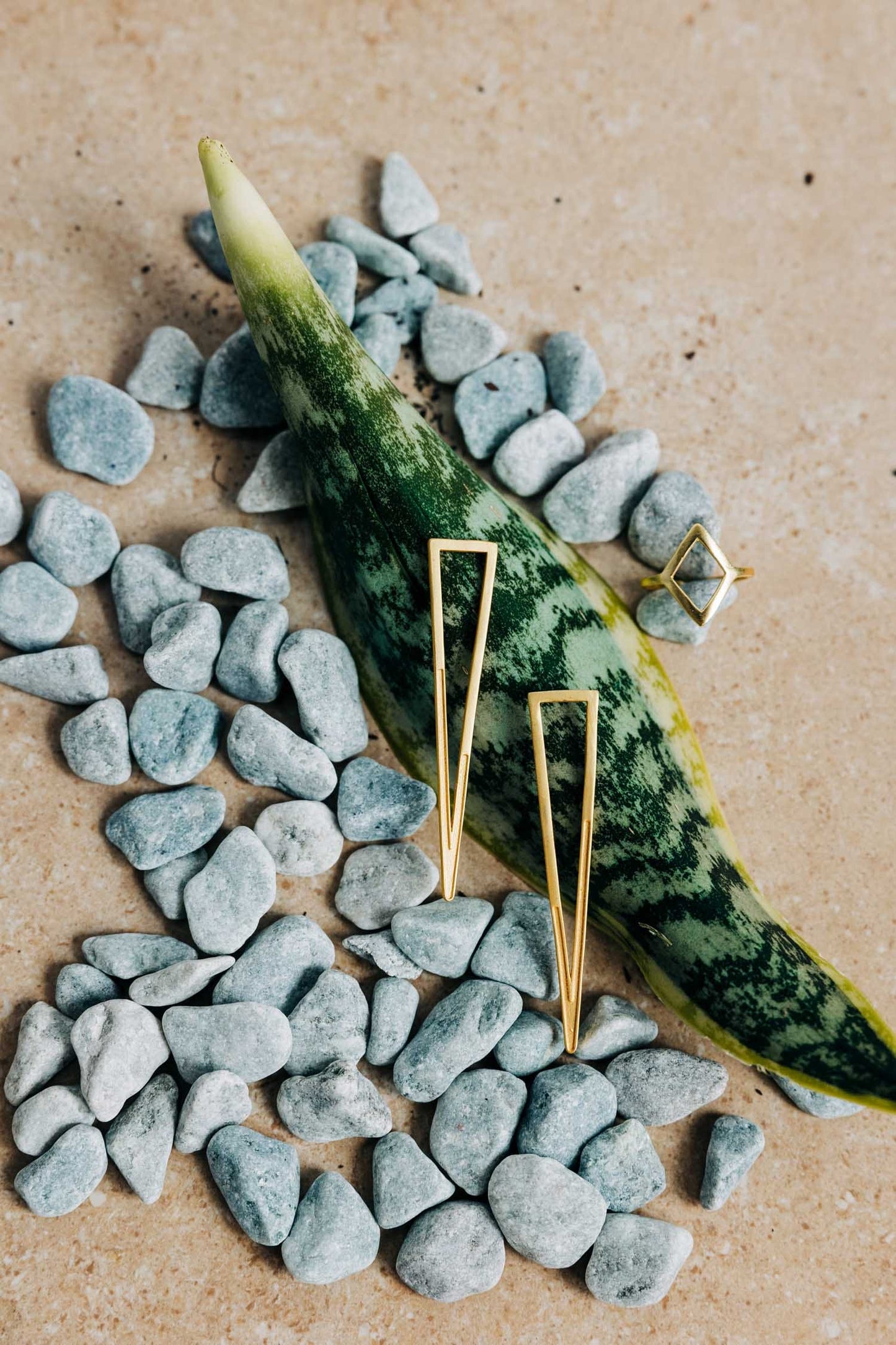 Earrings post open triangle brass 2.5L gold