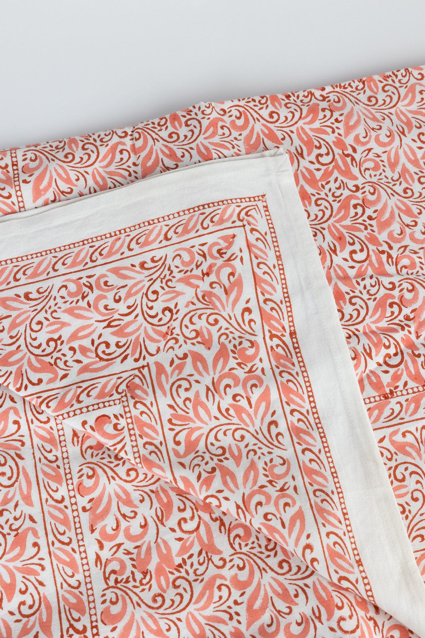 Tablecloth abundant vines cotton 90x60 coral/white