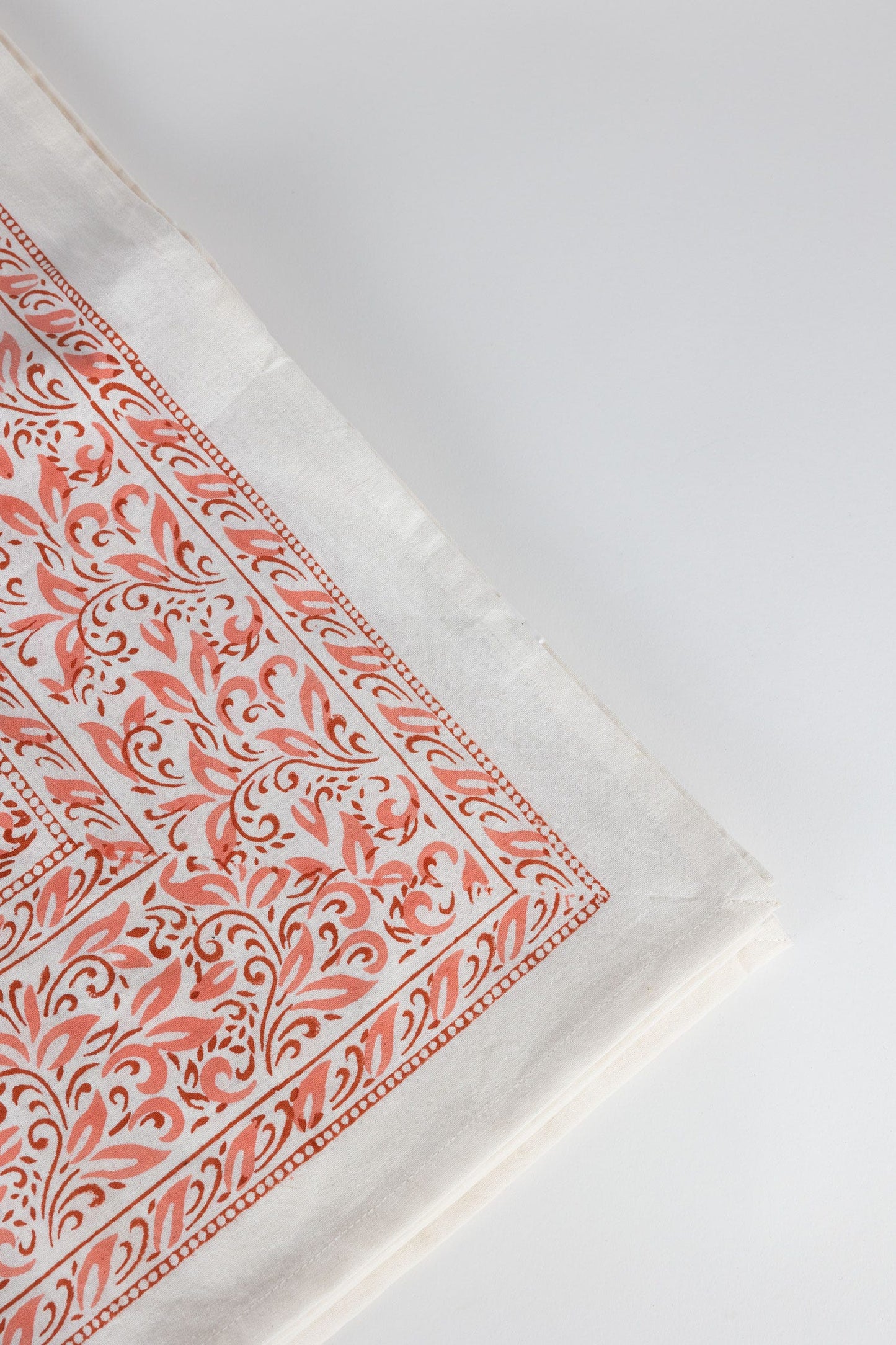 Tablecloth abundant vines cotton 90x60 coral/white