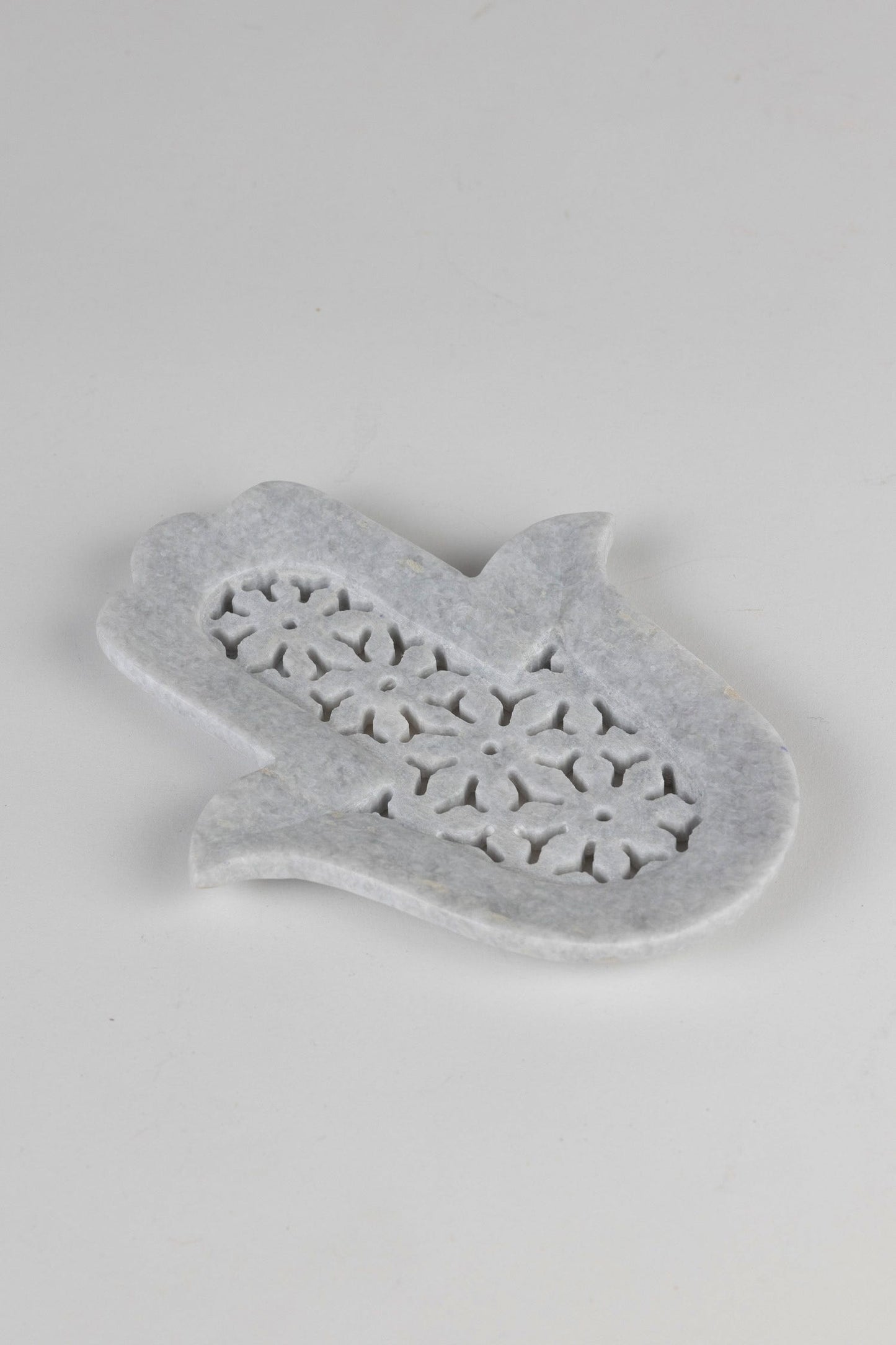 Soap dish hamsa hand alabaster 6Lx5W white/gray