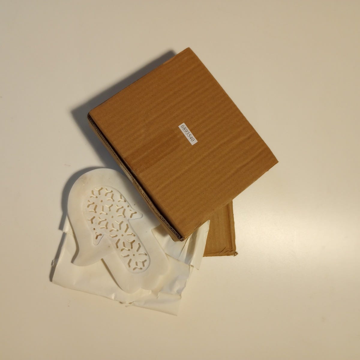 Soap dish hamsa hand alabaster 6Lx5W white/gray