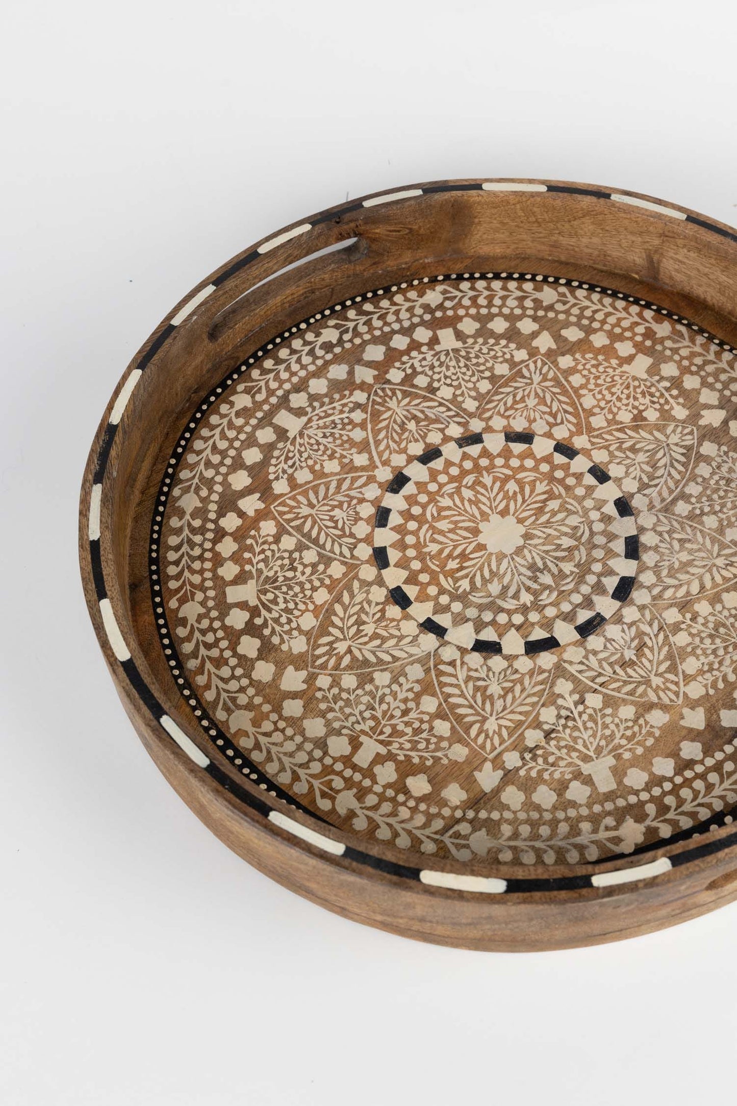 Tray hand painted mandala mango 15Dx2H brn/wht/blk