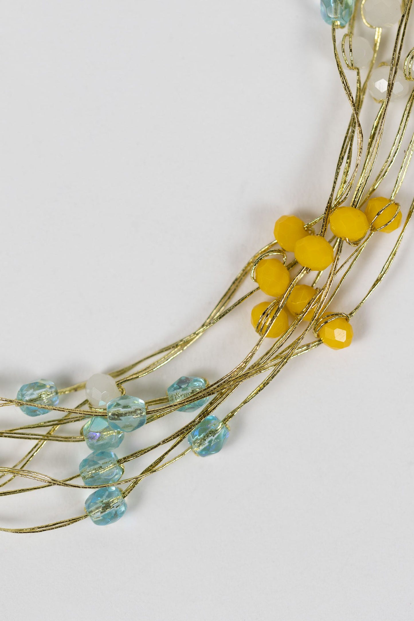 Necklace multistrand thread/bds 20L yel/gld/grn