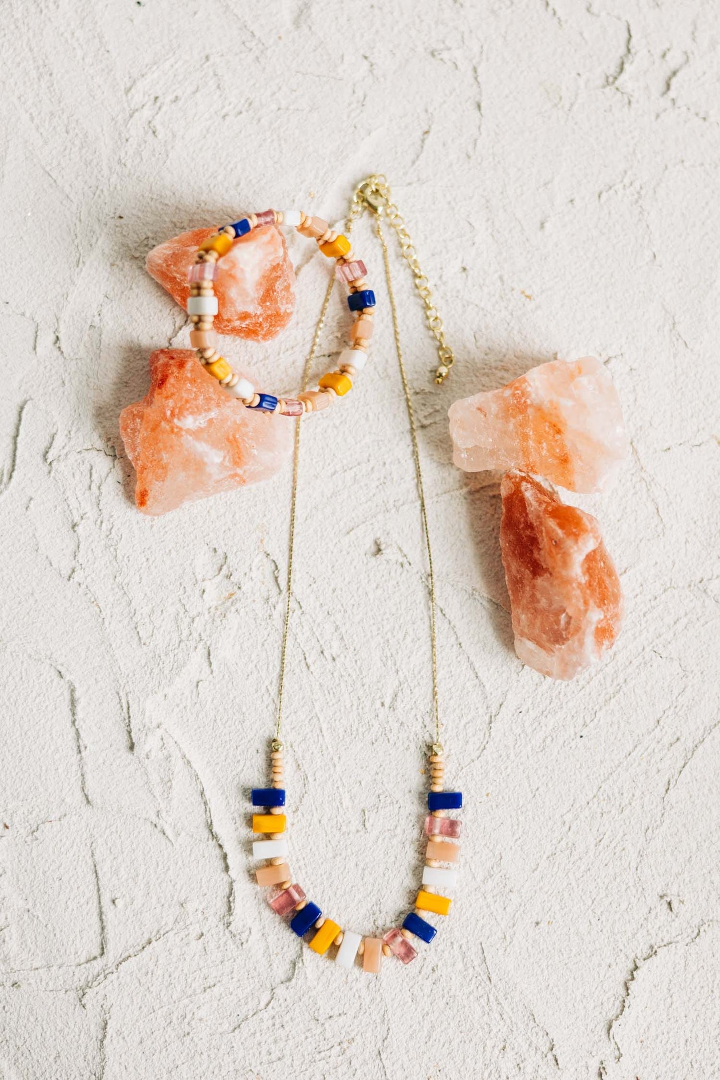 Necklace jubilation beads glass/wd 19L yel/wht/blu