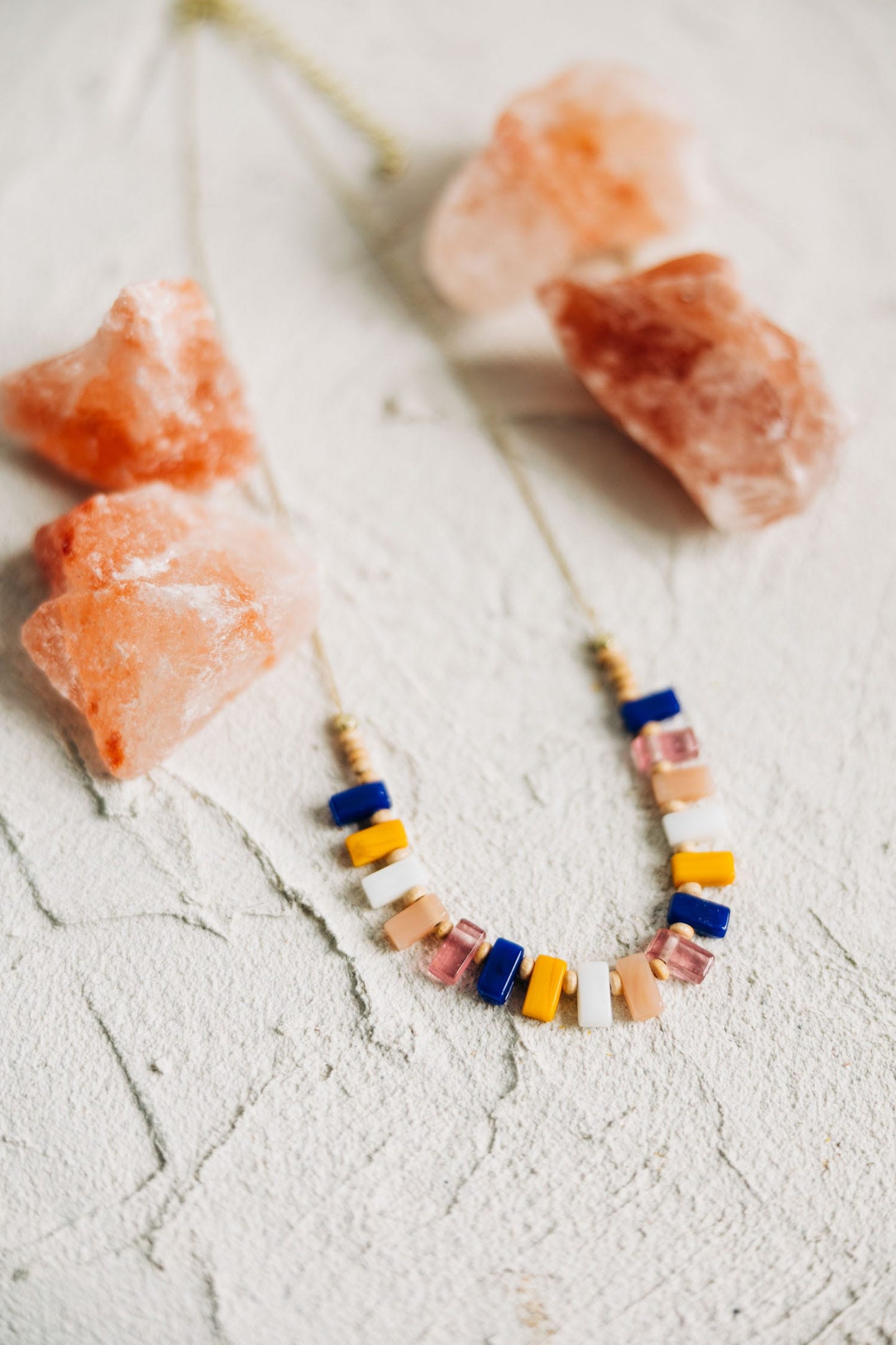 Necklace jubilation beads glass/wd 19L yel/wht/blu