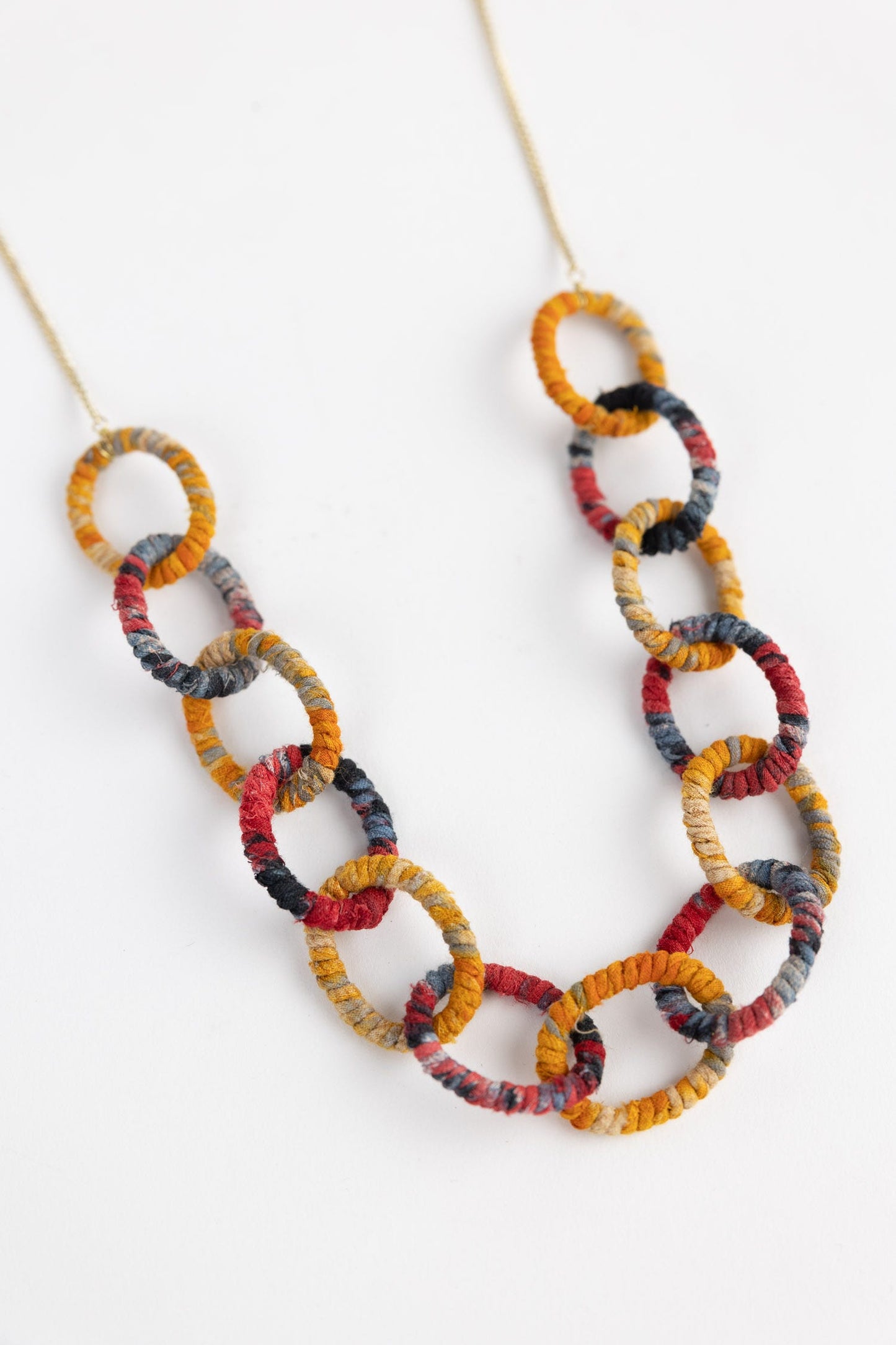 Necklace sari wrapped links cttn/mtl 24L multi/gld