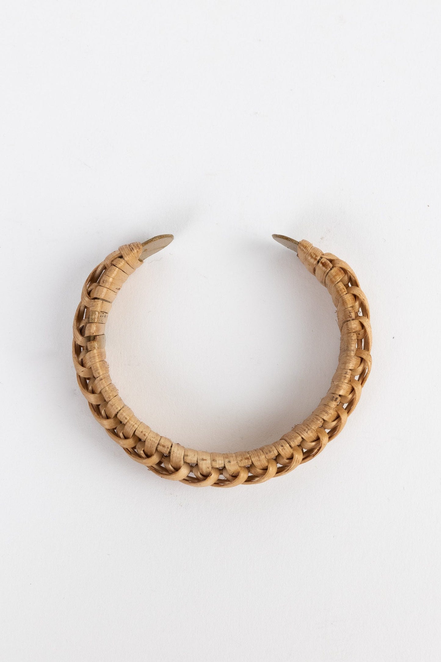 Bracelet cuff narrow braided cane/mtl .5W tan/gold