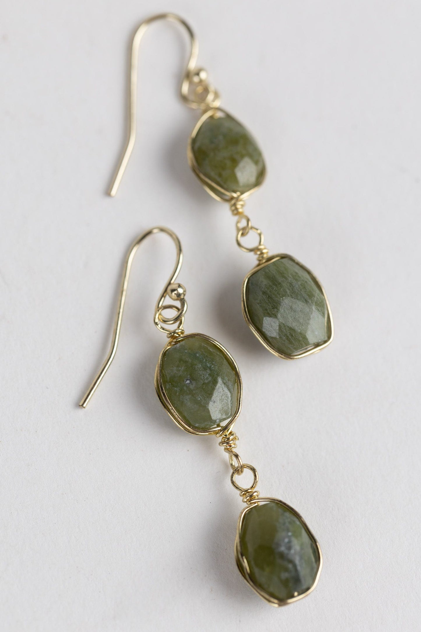 Earrings double drop vesonite/brass 1.75L grn