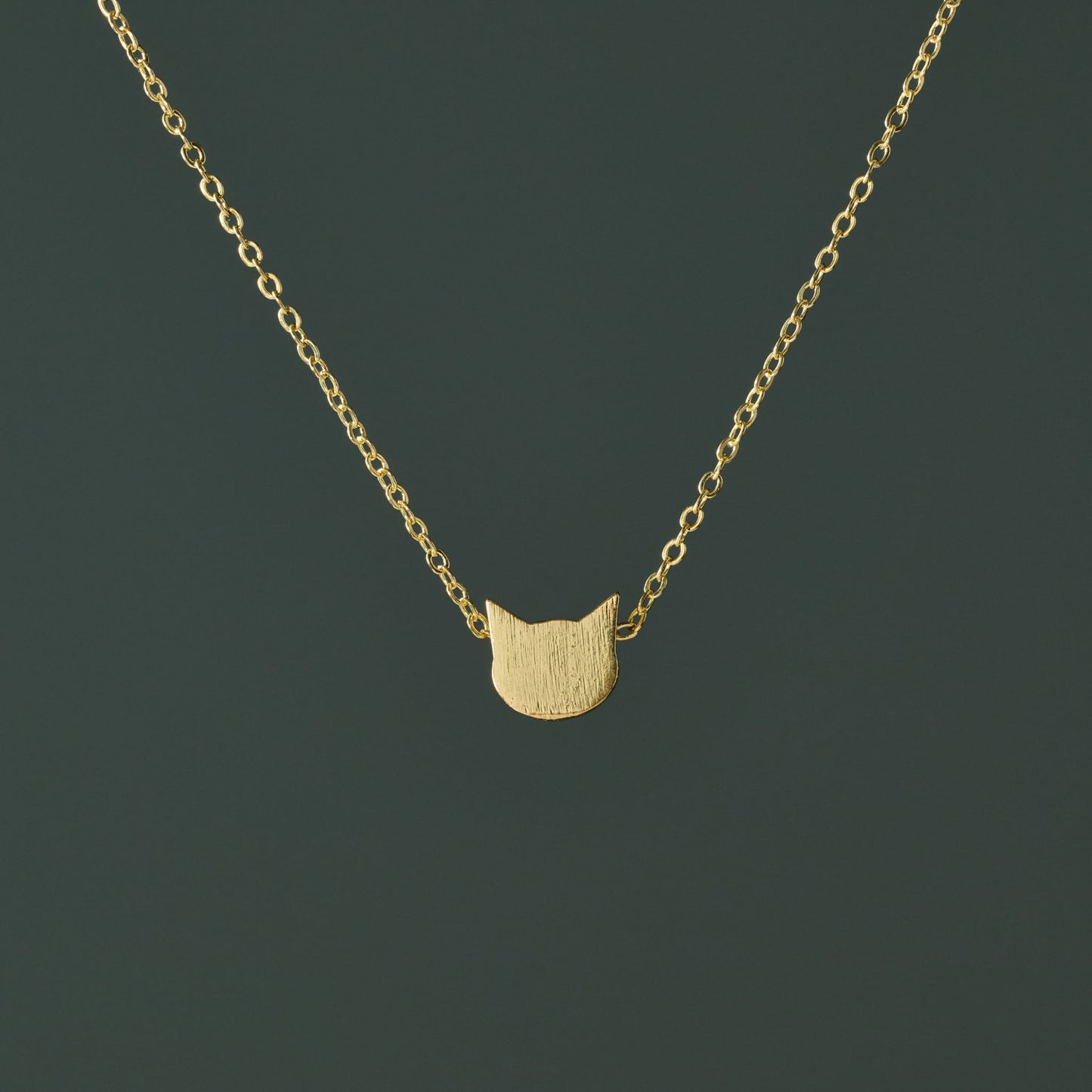 Necklace dainty cat face charm brass 16L gold
