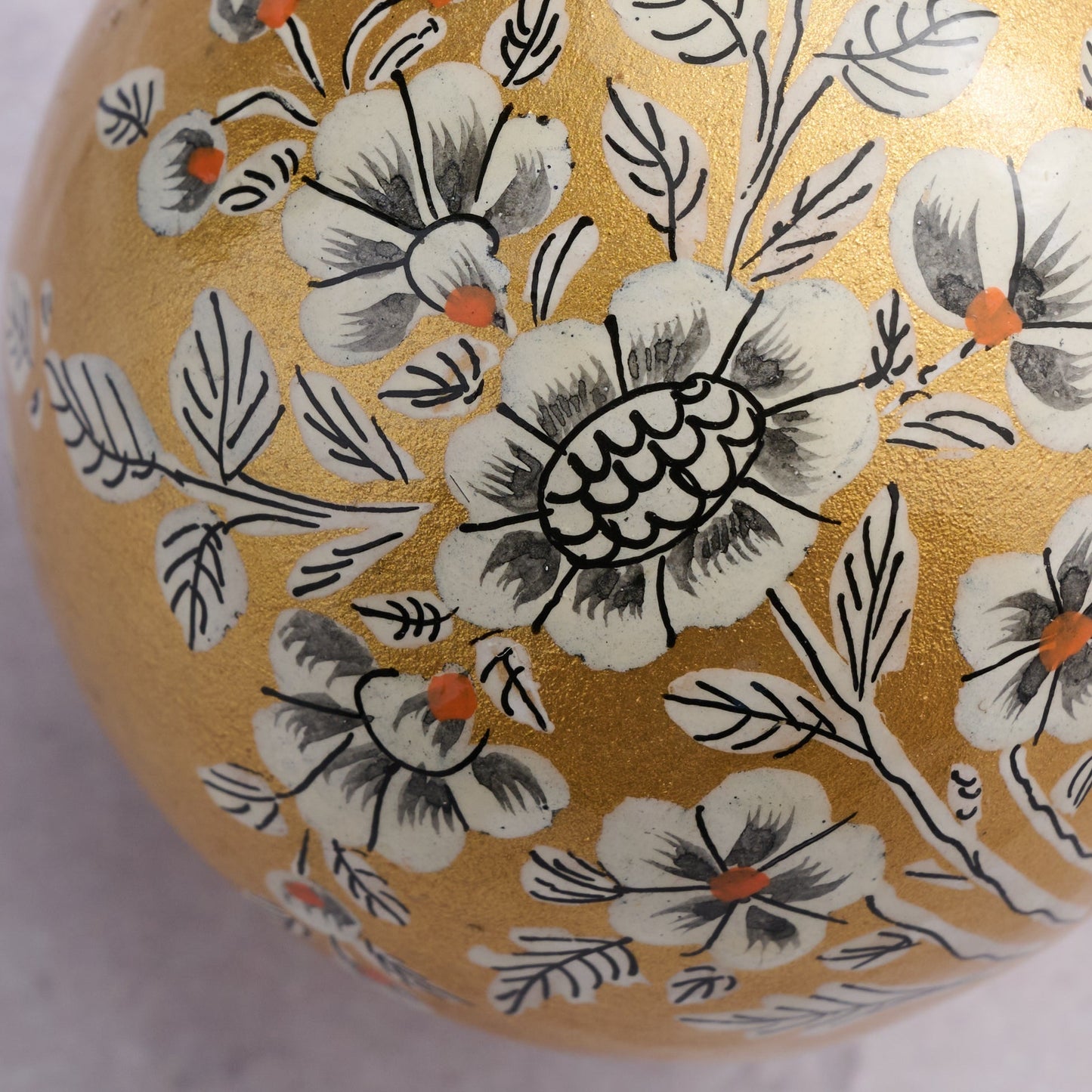 Ornament ball M/3 painted paper mache 2.5D gold