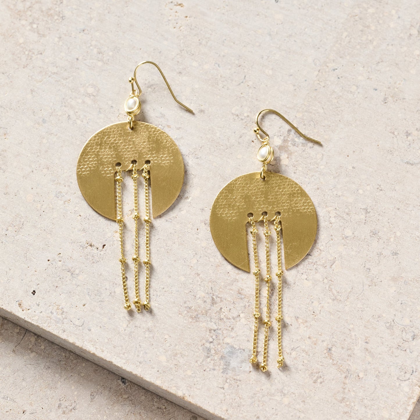 Earrings dangle disc w/fringe br/prl 3L gld/wht