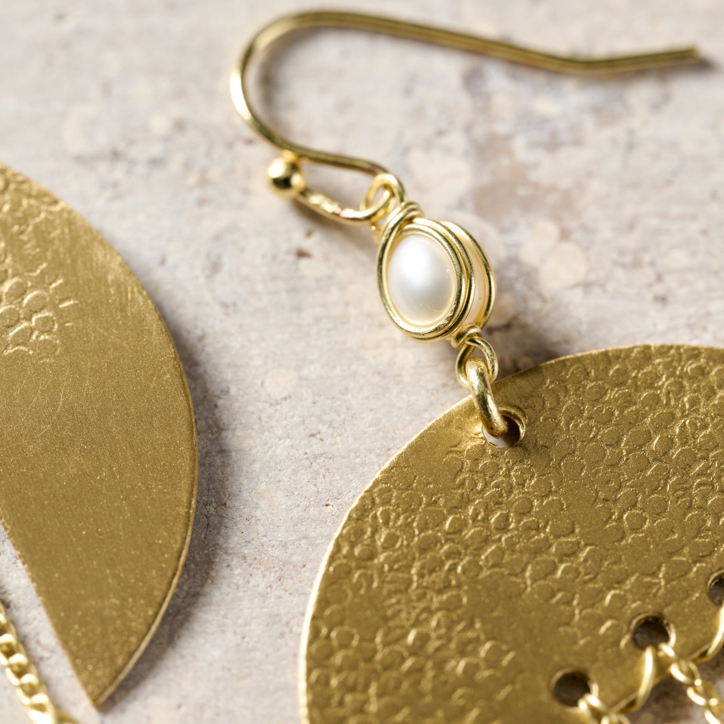 Earrings dangle disc w/fringe br/prl 3L gld/wht