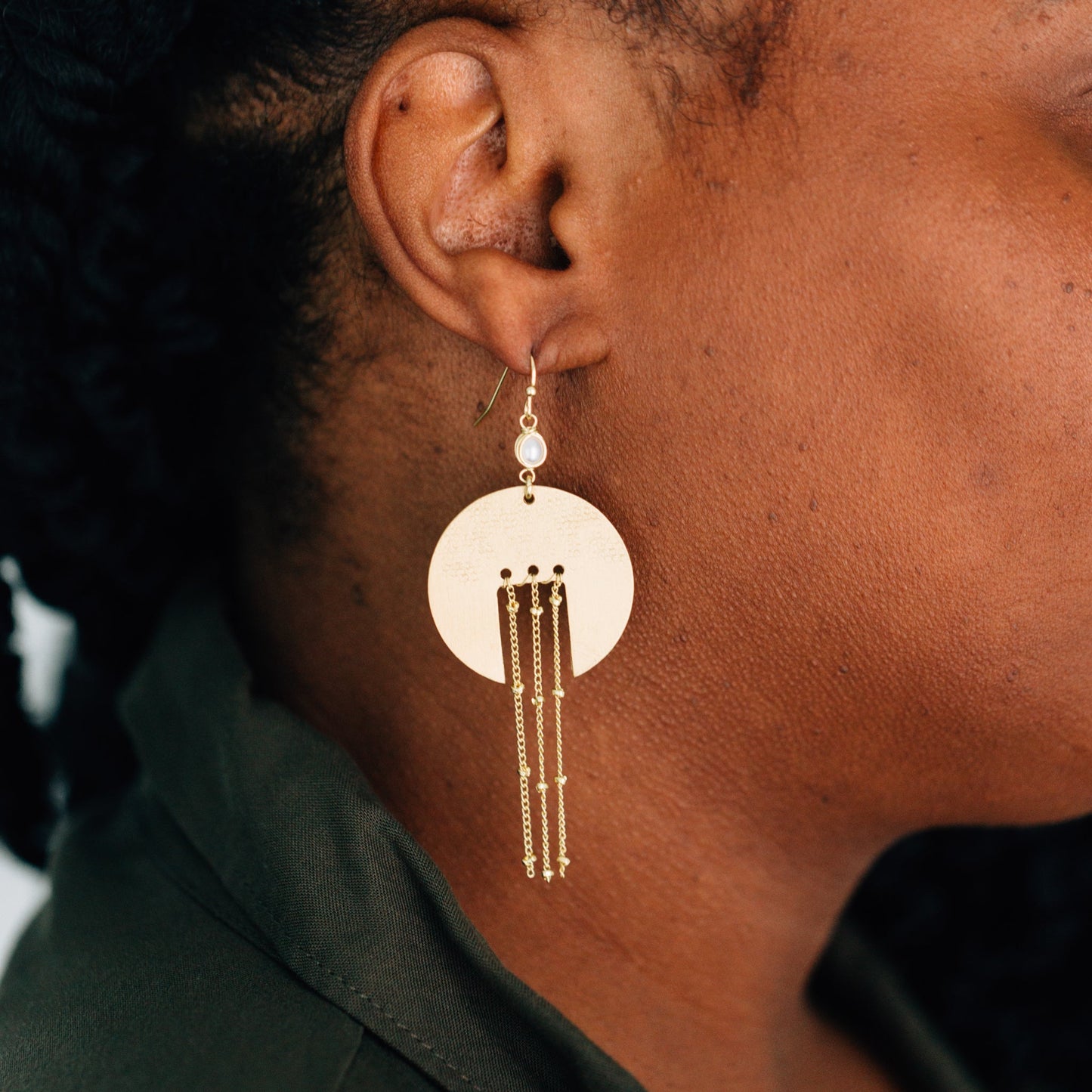 Earrings dangle disc w/fringe br/prl 3L gld/wht
