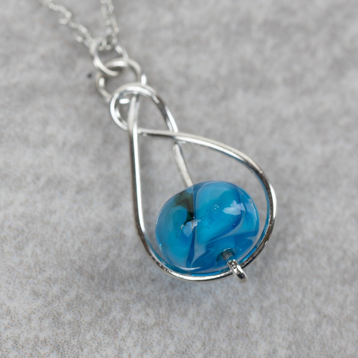 Necklace marble in swirl brss/glss 19L silv/blue