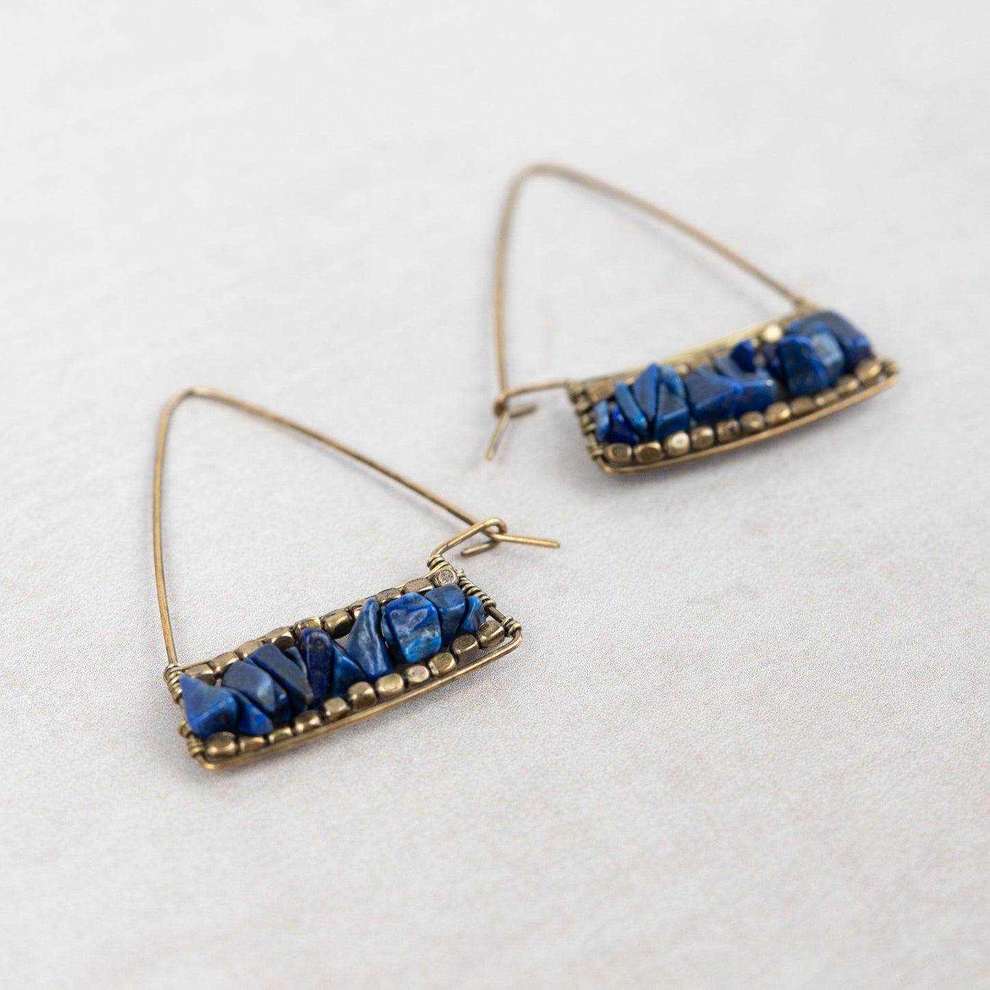 Earrings triangle wire lapis/brass 1.5L br/blue