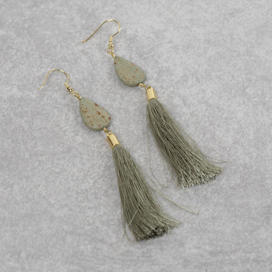 Earrings dangle tassel bone/silk/br 4.5L br/green