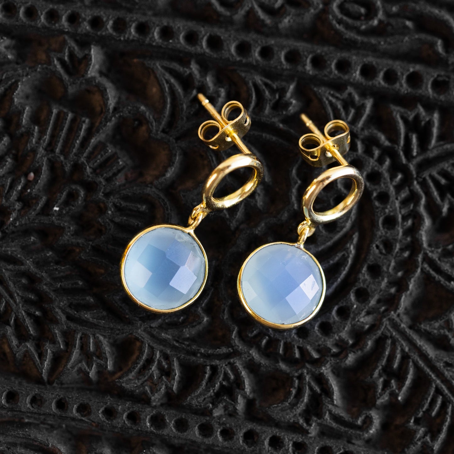 Earrings drop crcl chalcy stn/brass 1L gld/aqua