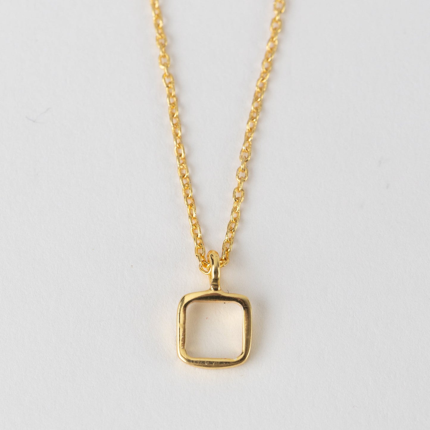 Necklace dainty square gld plated 16L gold