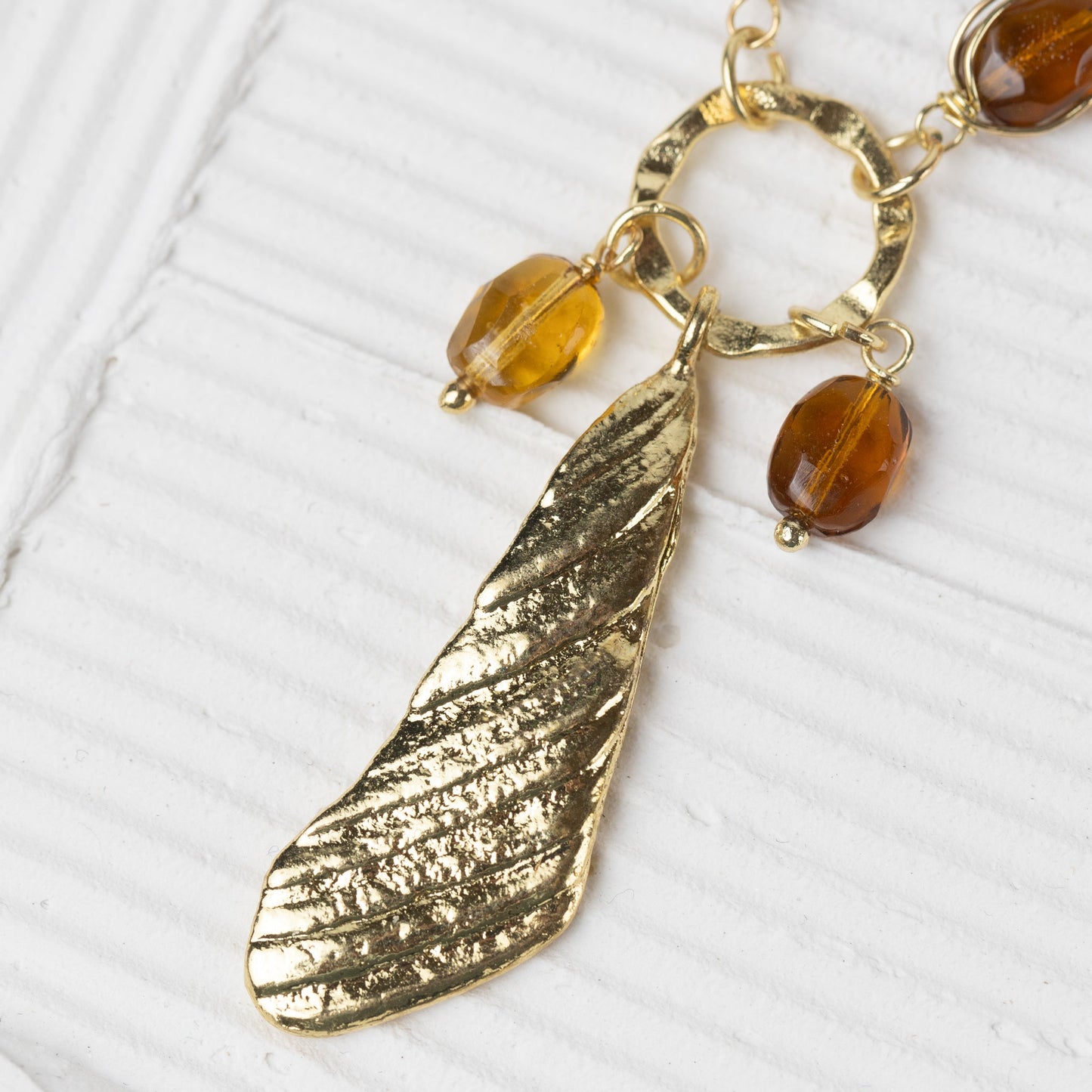 Necklace bead w/pendant br/glss 24L yel/brn/brass