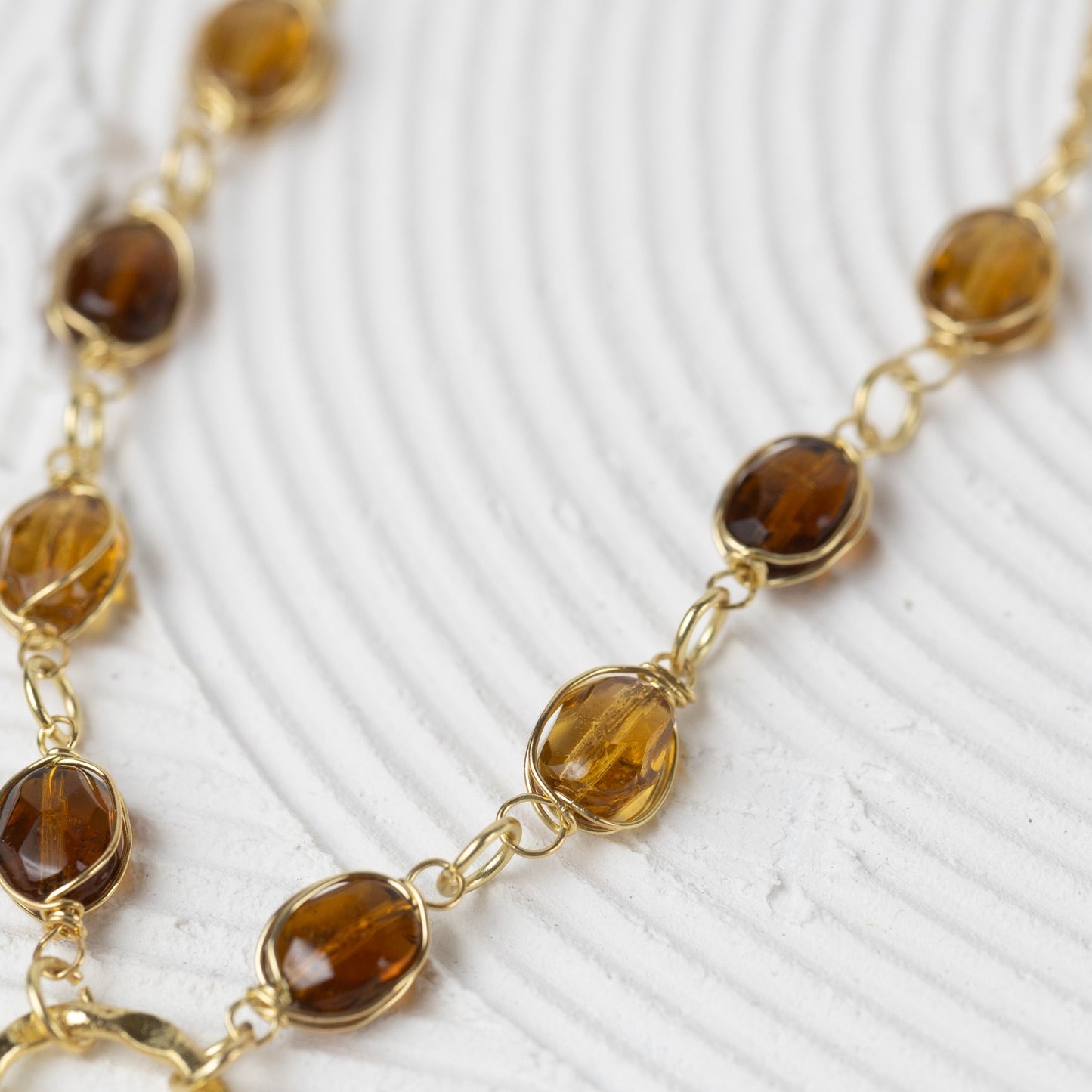 Necklace bead w/pendant br/glss 24L yel/brn/brass