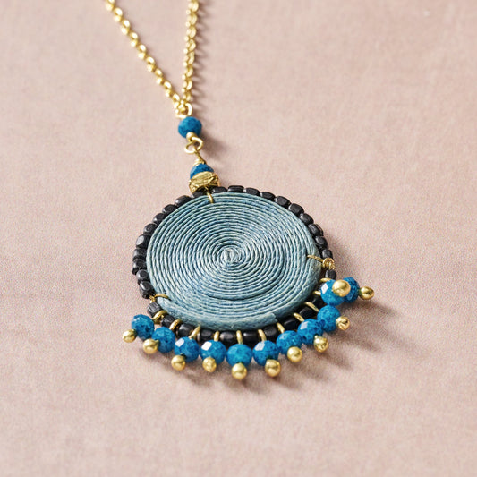 Necklace coil pendant brass/jute/glass 25L br/blue