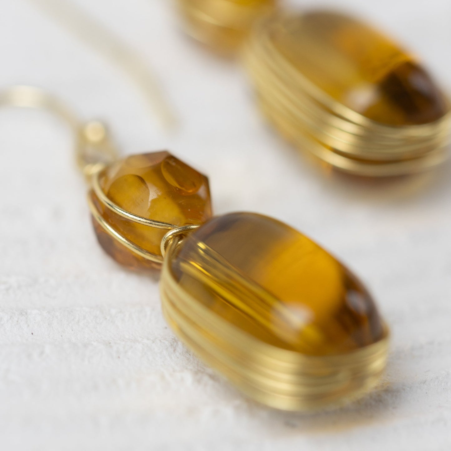 Earrings dangle oval brss/glss 1.5L brss/yel