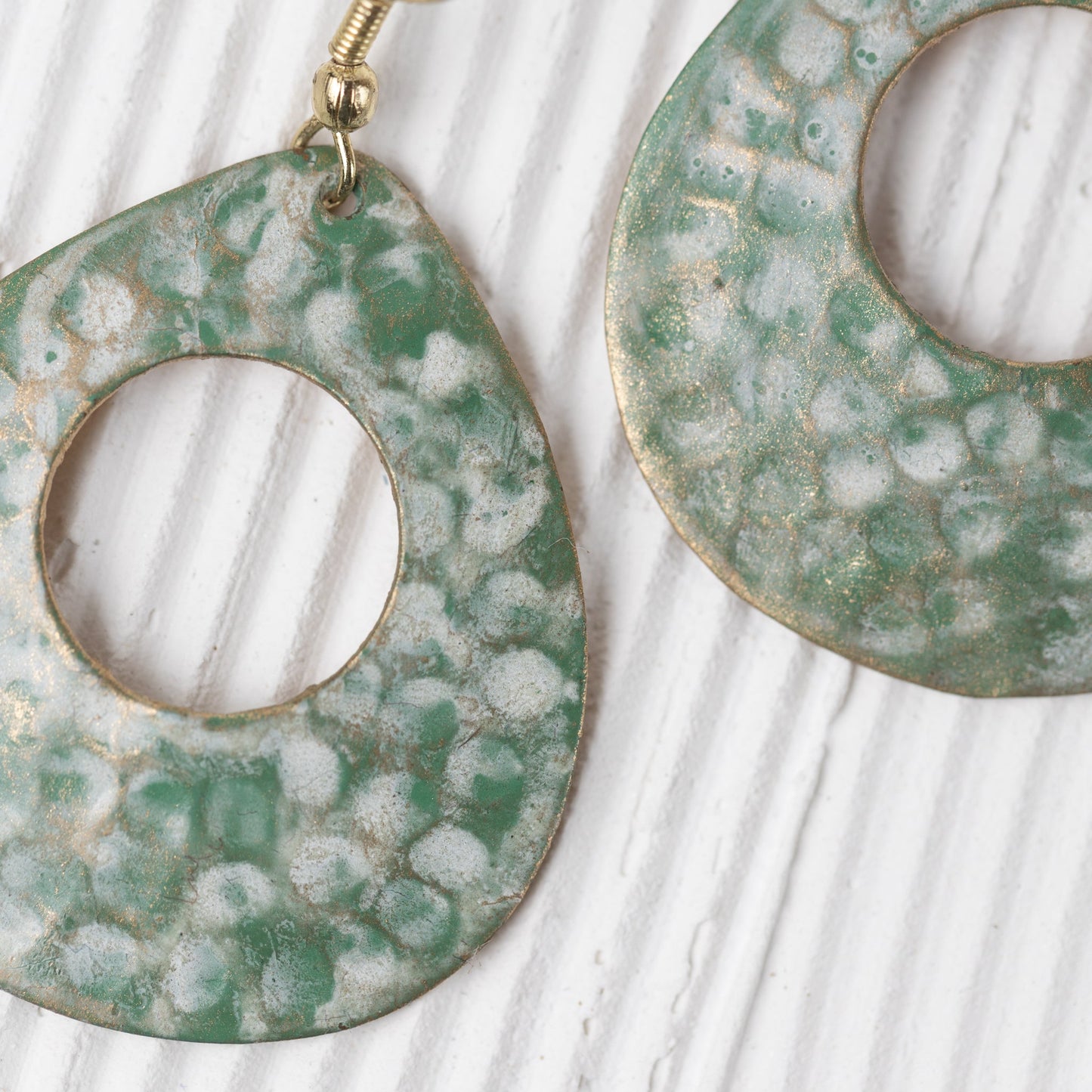 Earrings dangle pear hammered brass 2.25L teal/br