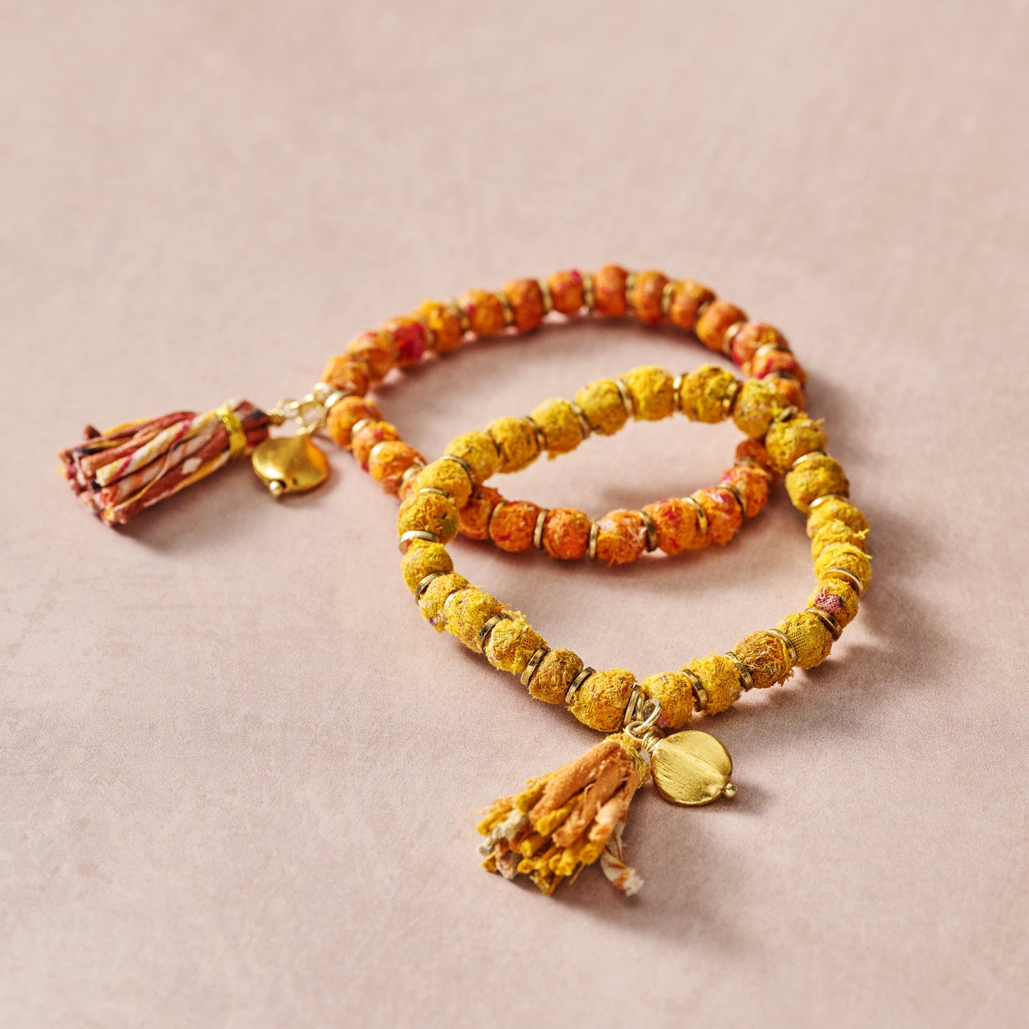 Bracelet beaded w/tassel sari/brss 2.5D orng/brss