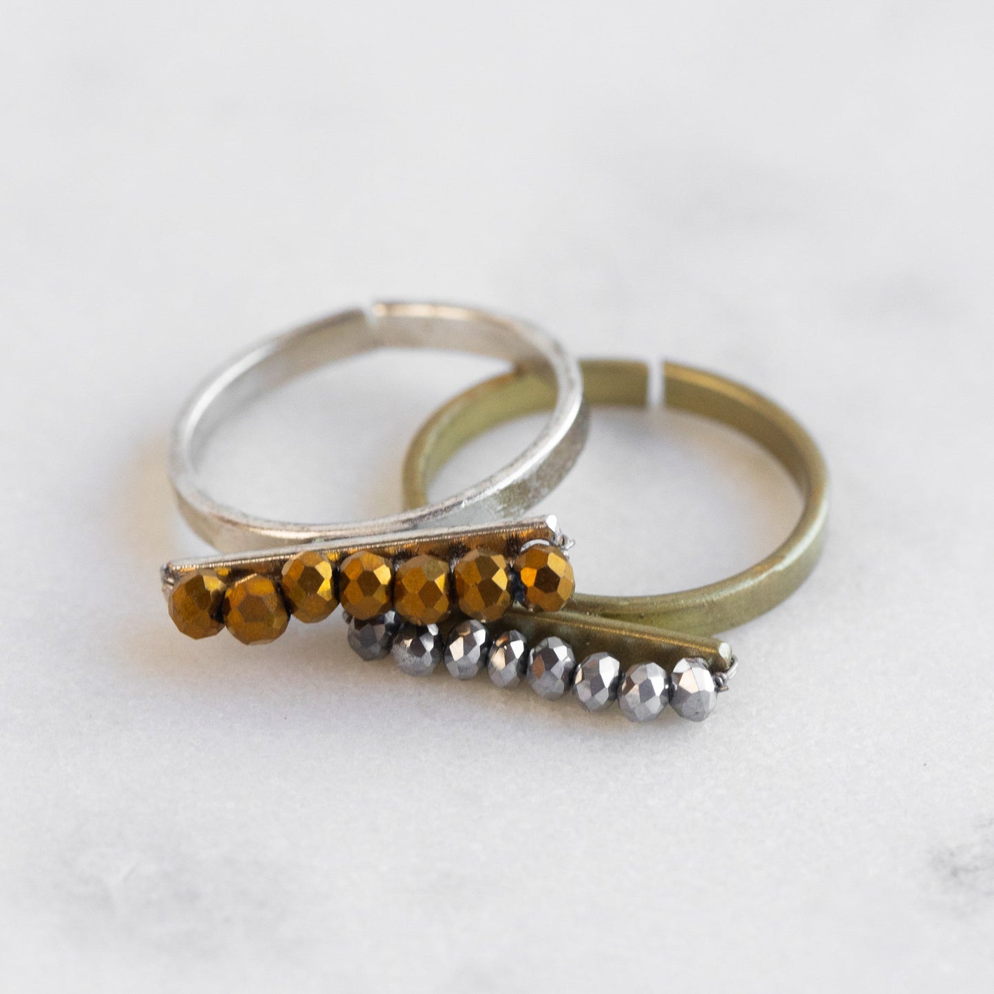 Ring bar of beads M/3 brss/glss .65D brass/silver