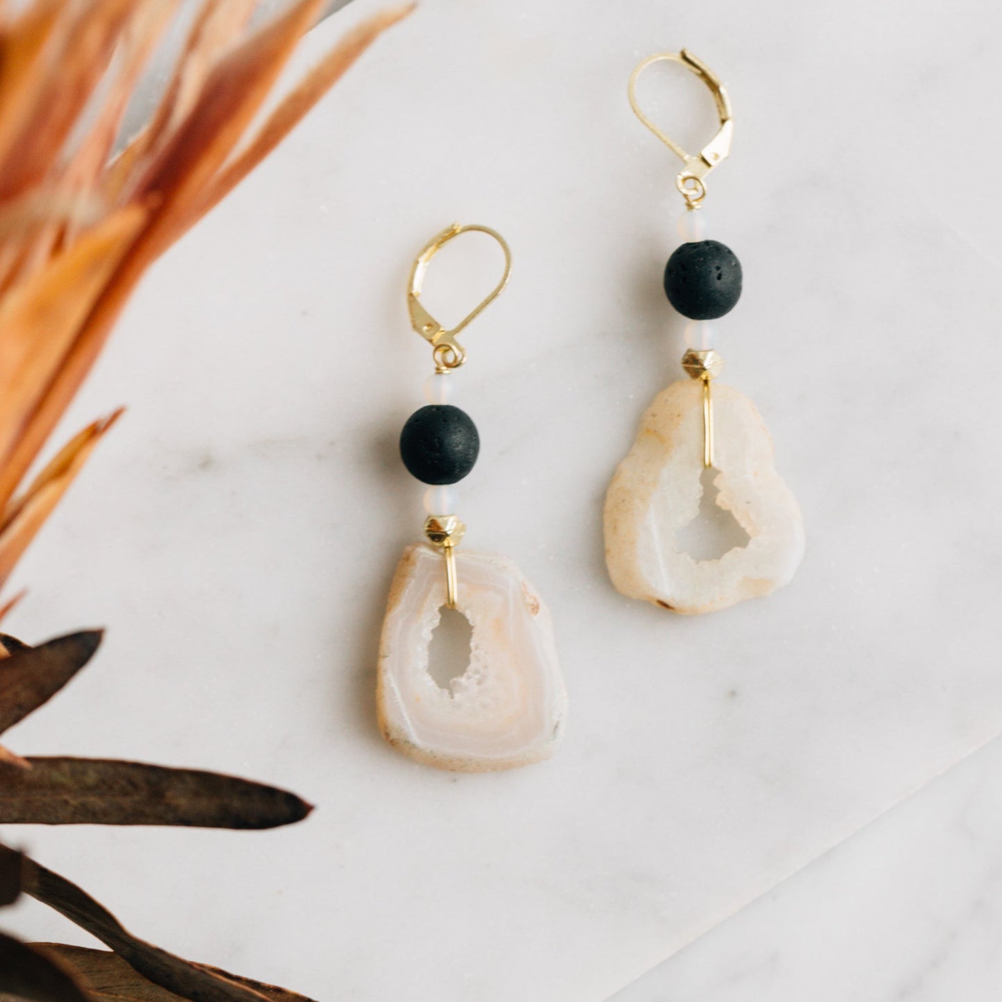 Earrings dangle druzy stone/brss 2.5L ivory/gray