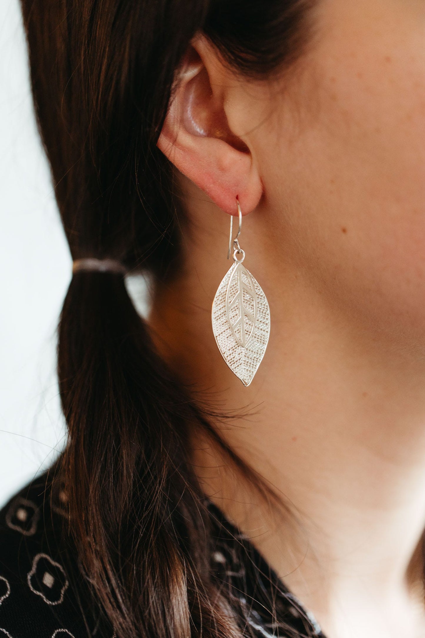 Earrings layered leaves filigree strlg 2L silv