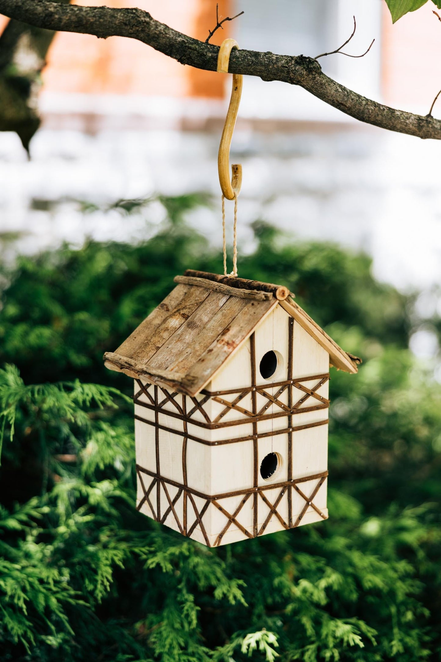 Birdhouse 2 holes Tudor wood 8.5Lx6Wx10H brn/nat