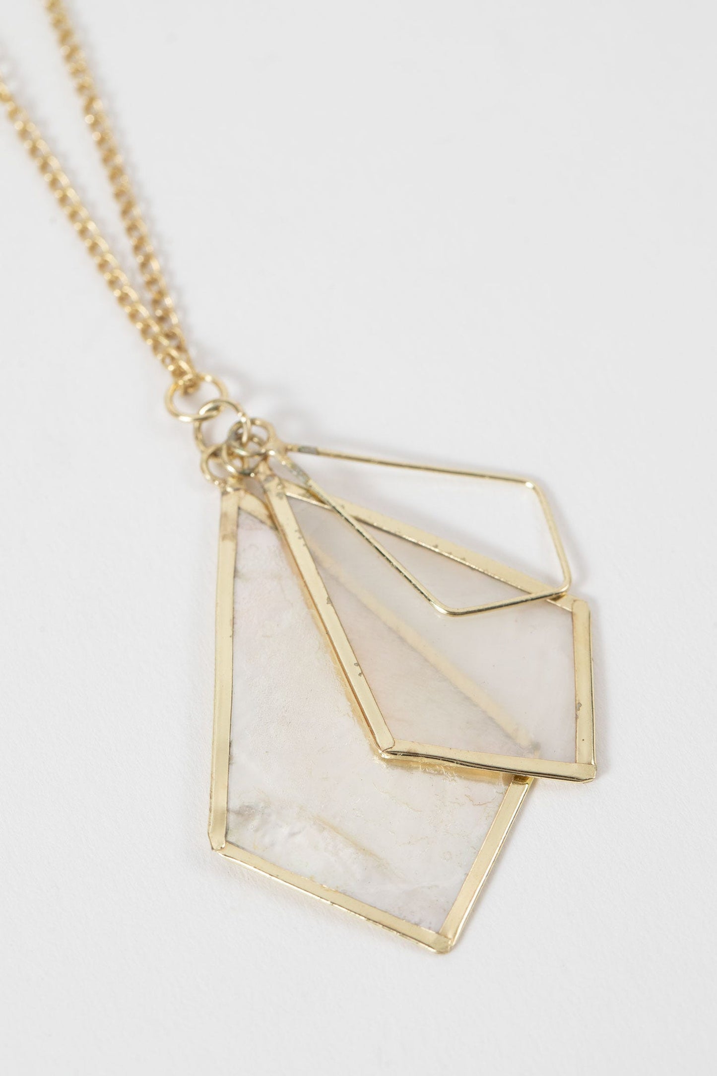 Necklace layered diamonds capiz/metal 28L crm/gld