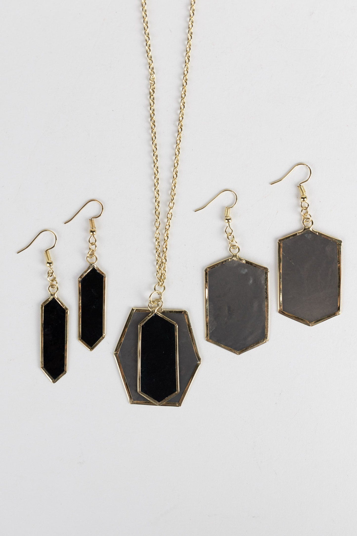 Earrings hexagon nightfall capiz 2.5Lx1W gray/gold