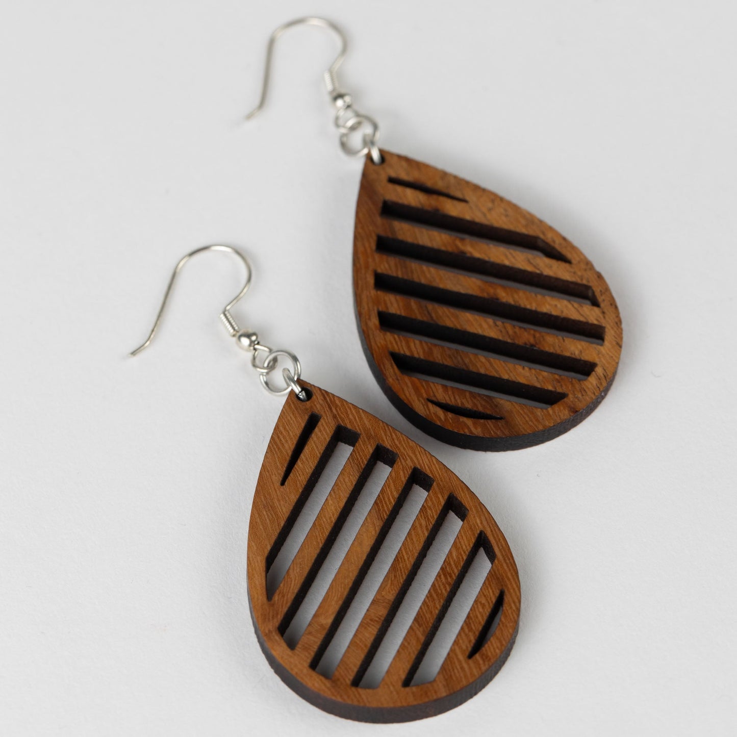 Earrings t-drop diagonal cutouts wd/mtl 2.75L brn