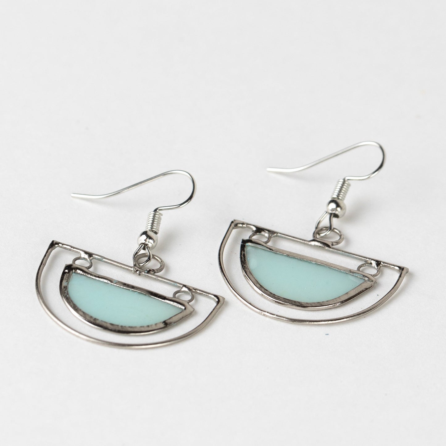 Earrings semicircle capiz/mtl 1.5L light green