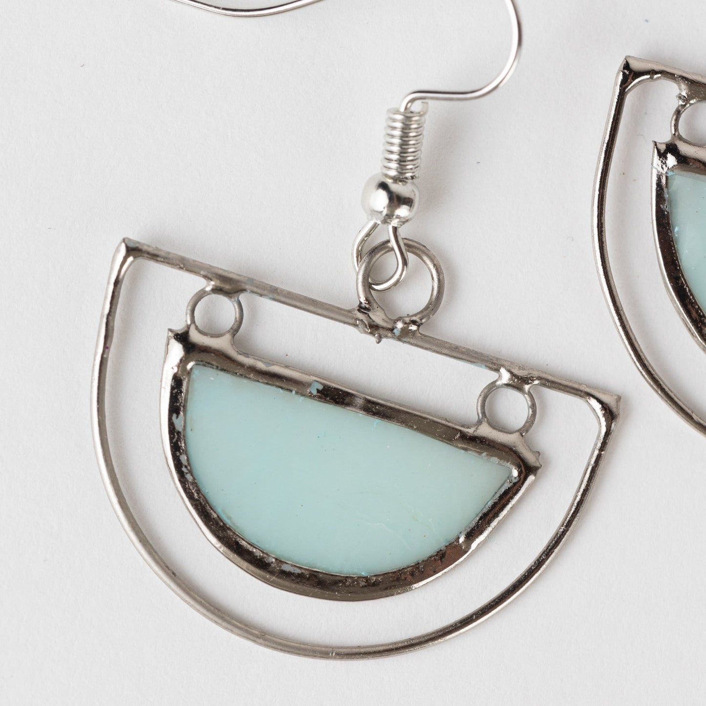 Earrings semicircle capiz/mtl 1.5L light green