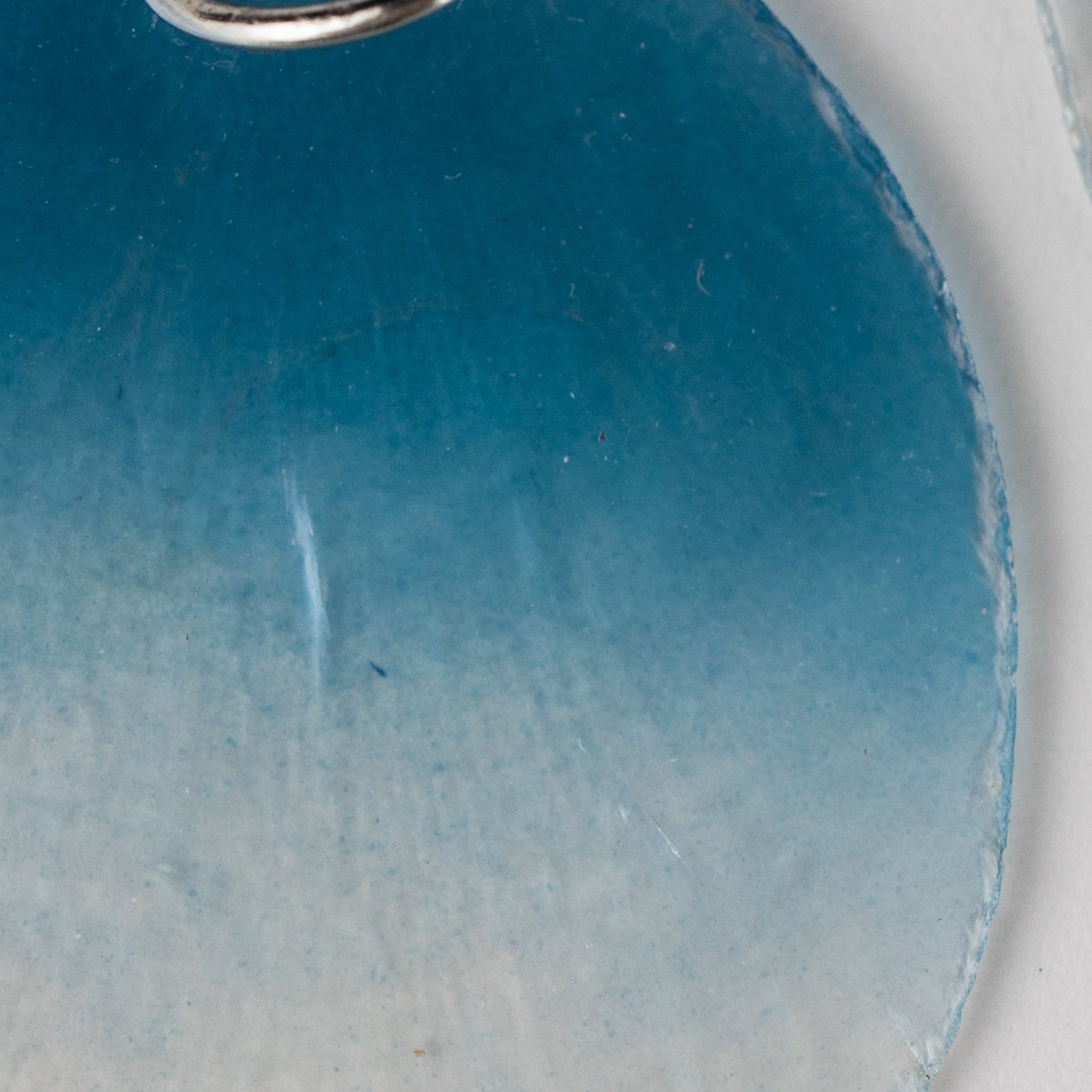 Earrings ombre single disc capiz/mtl 2.25L blu/mat
