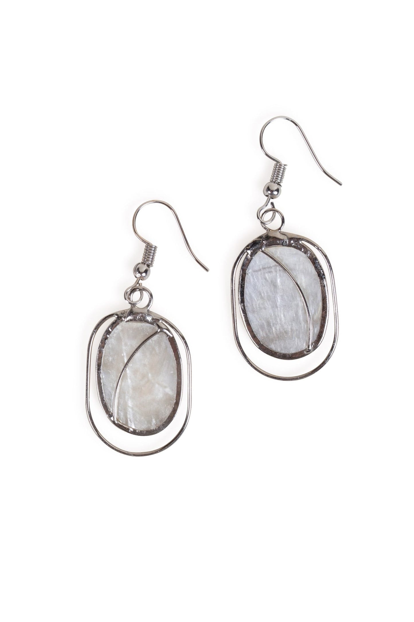 Earrings oval in oval capiz/brass 2L cream/silver