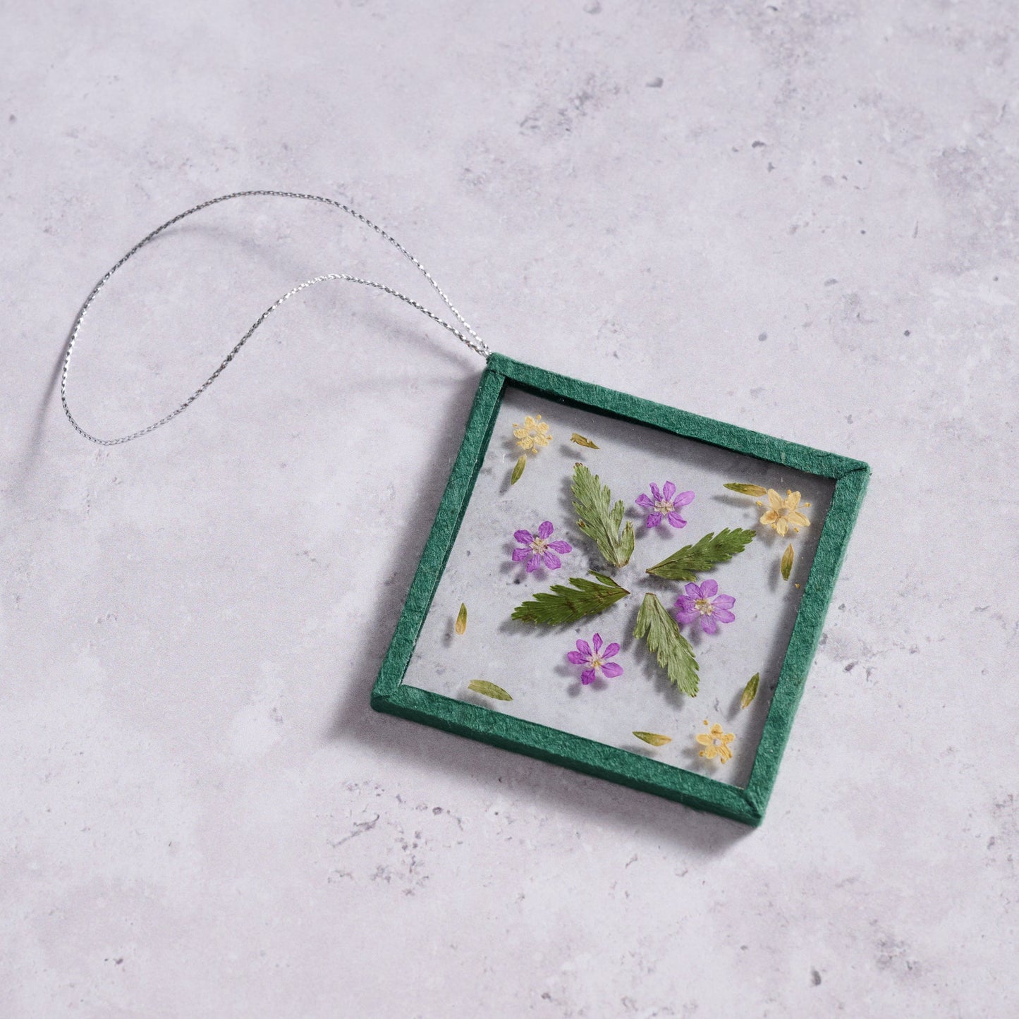 Ornament prssd flwrs M/3 glss/flwr 3.25sq grn/prpl