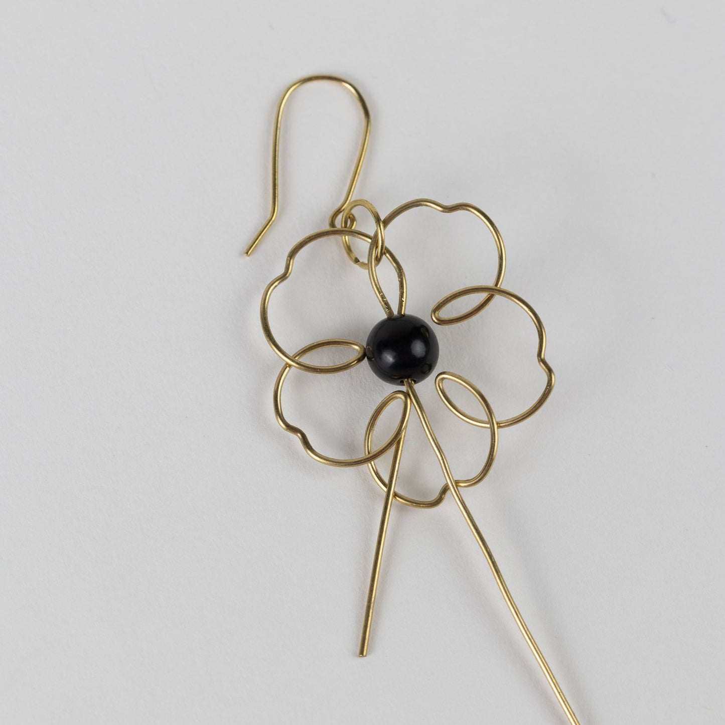 Earrings floral silhouette wire/tagua 3L gold/blk