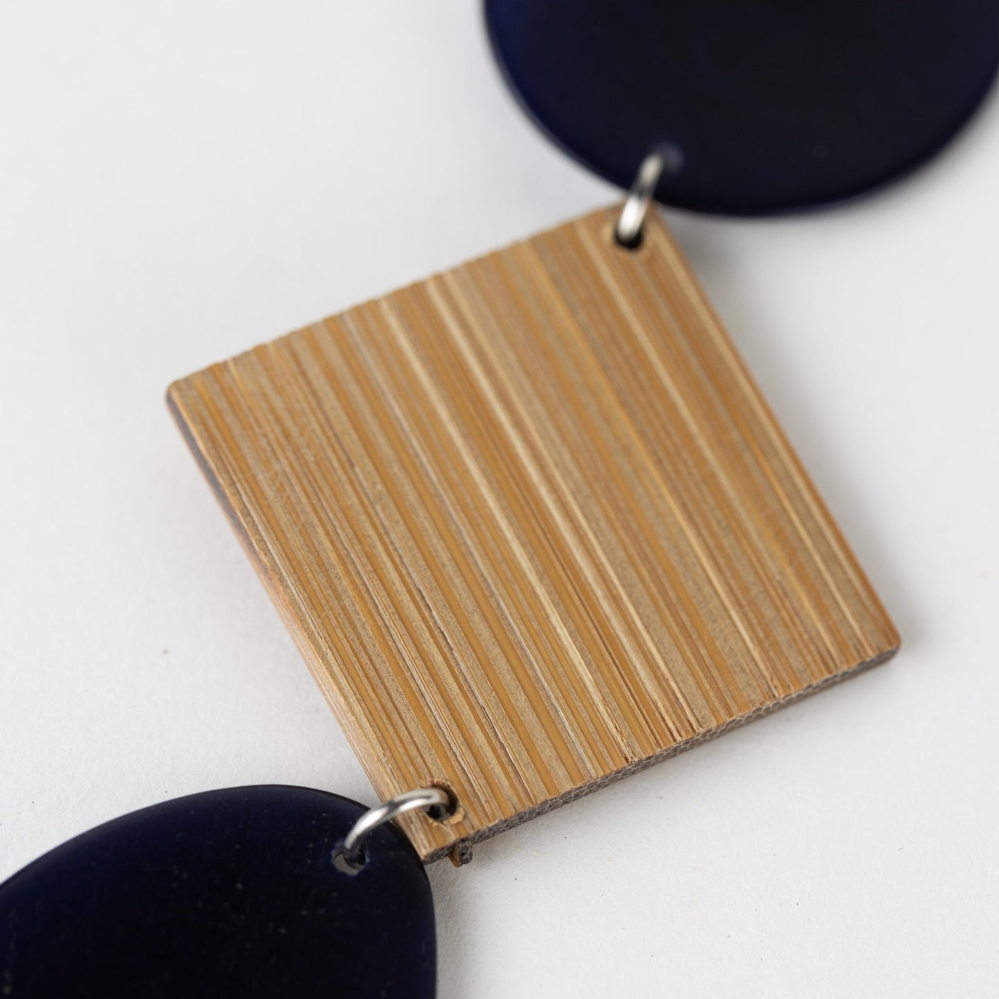 Necklace triple pend tagua/bamboo 15D navy/brown