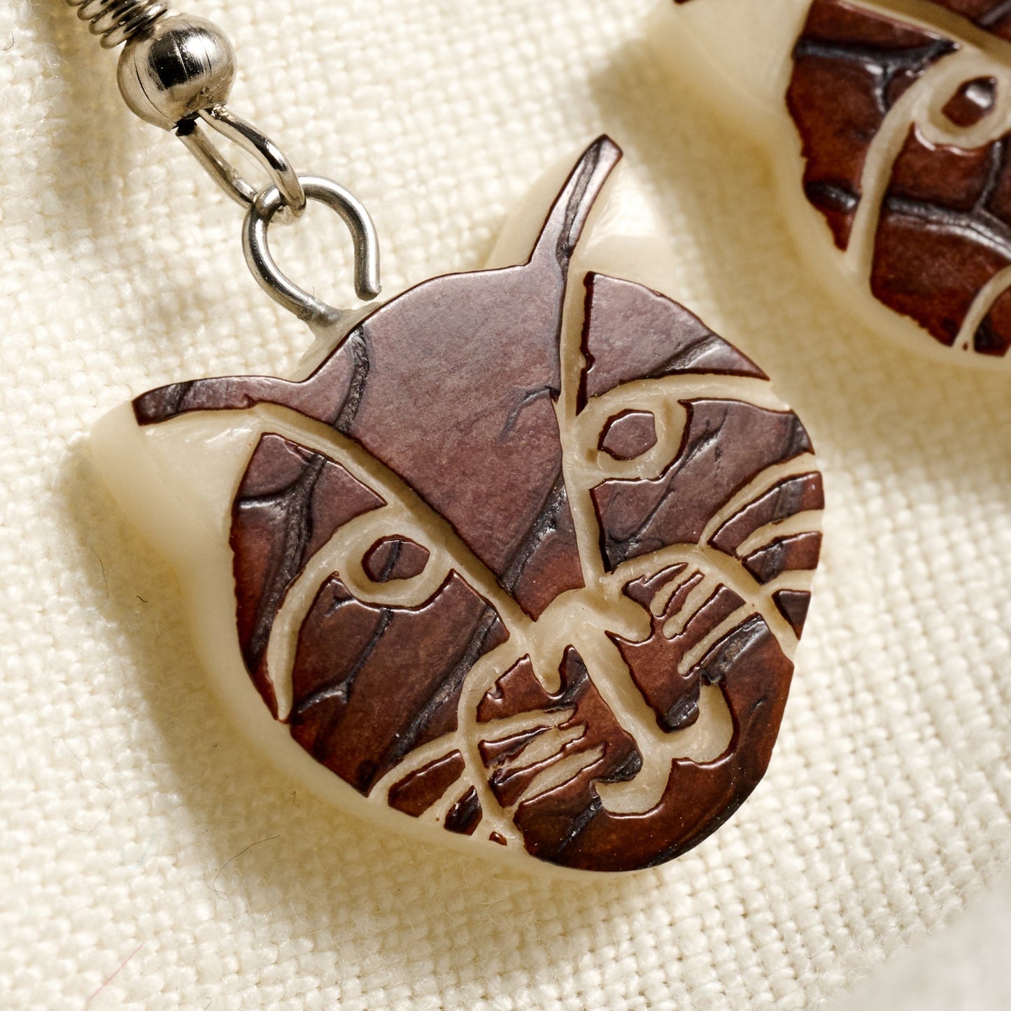 Earrings cat face tagua 1.5L brown/cream/silver