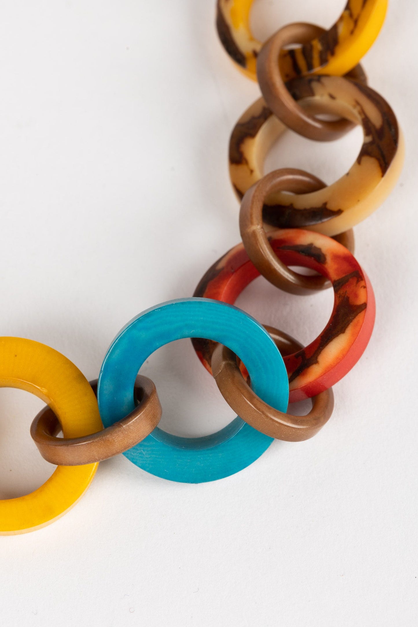 Necklace circle links tagua/leather multi/brn