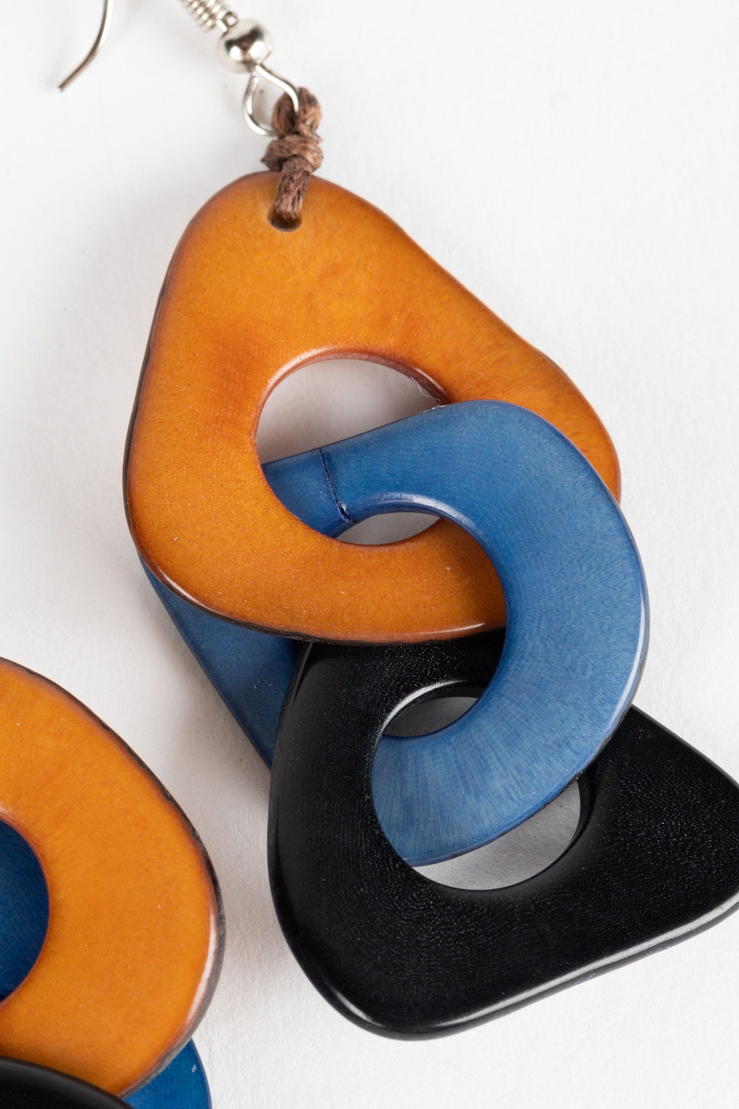 Earrings 3 flat trngl cascada tagua 3L blk/blu/brn