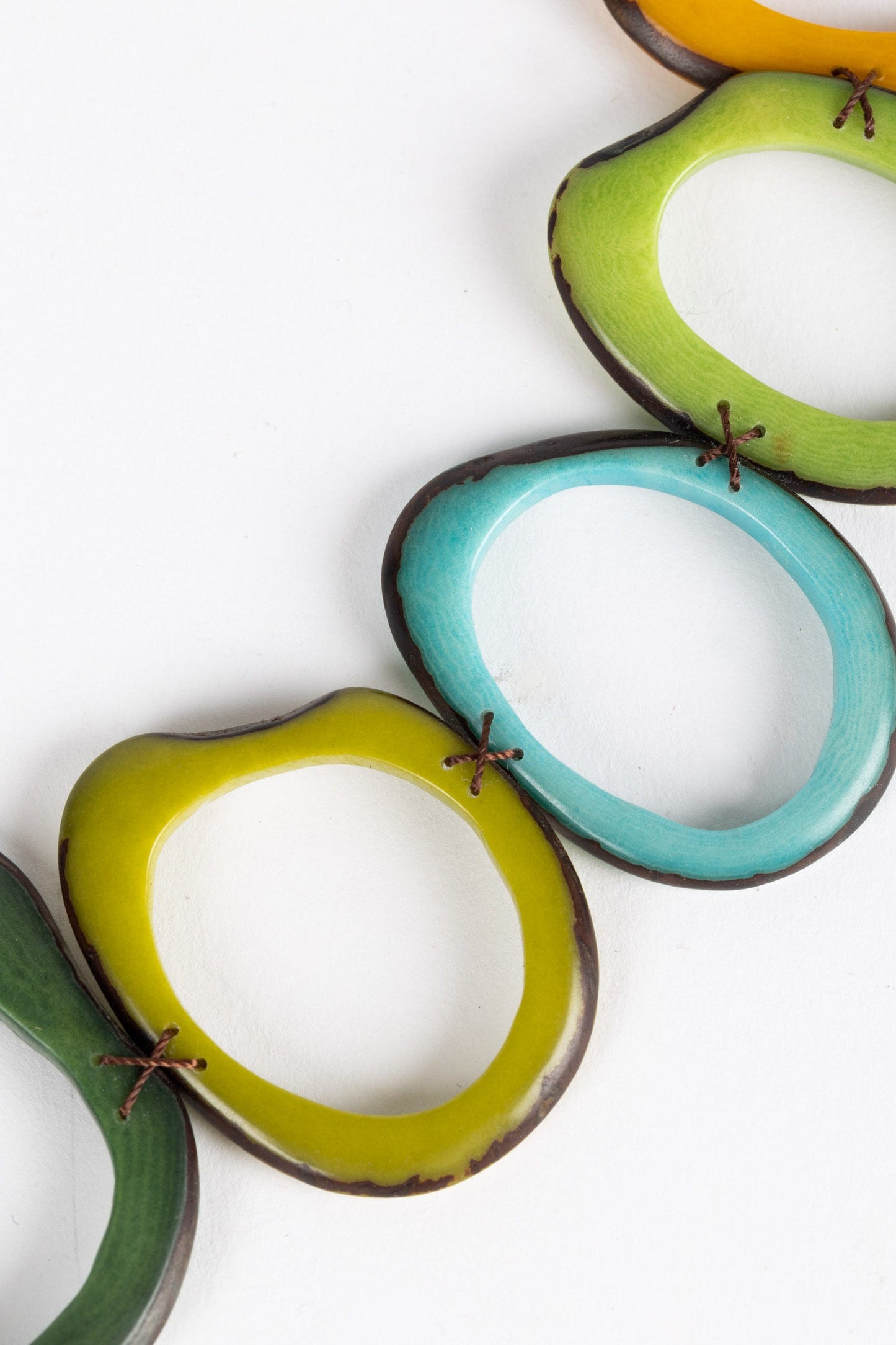 Necklace 9 linked open oval tagua/lthr 26L grn/yel