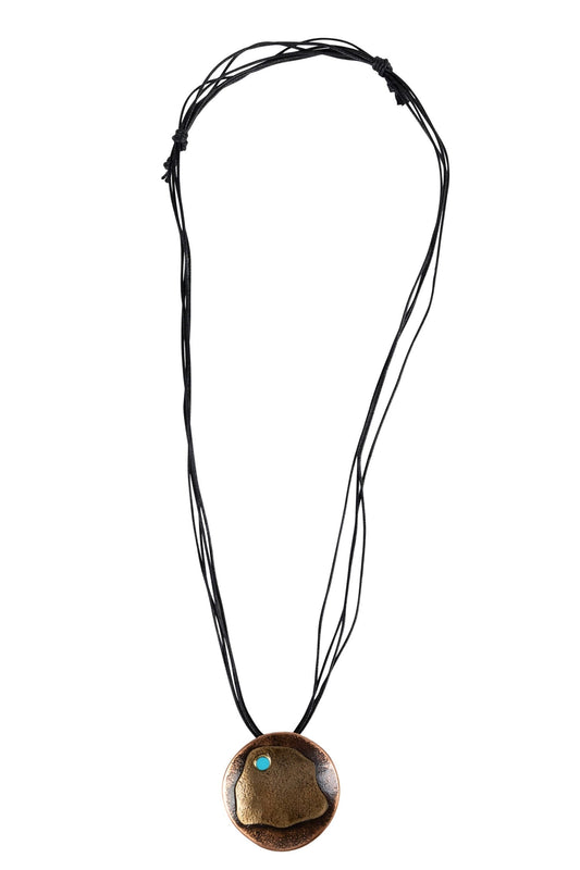 Necklace disc/dot hammered cppr/cord 1.8D cppr/blu