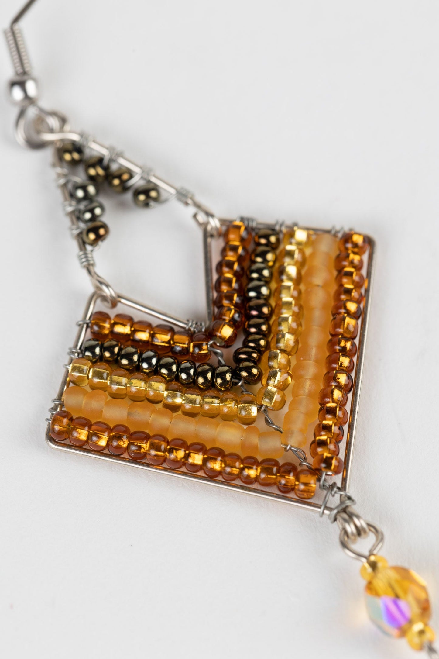 Earrings beaded dmnd chevron wr/glss 2.75L brn/gld