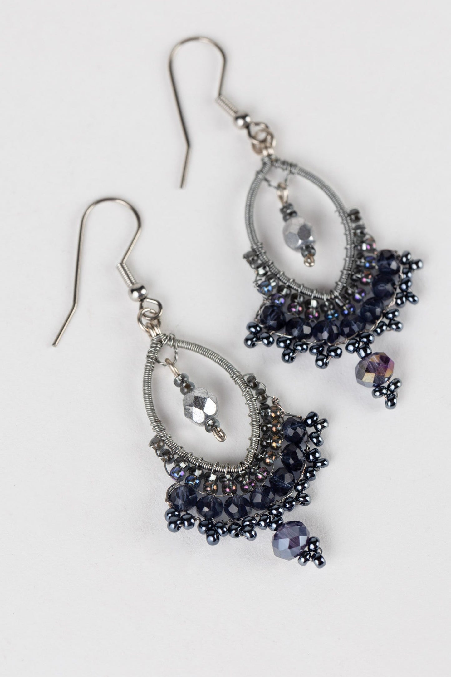 Earrings fringed oval swing wr/glss 2.5L gray/silv