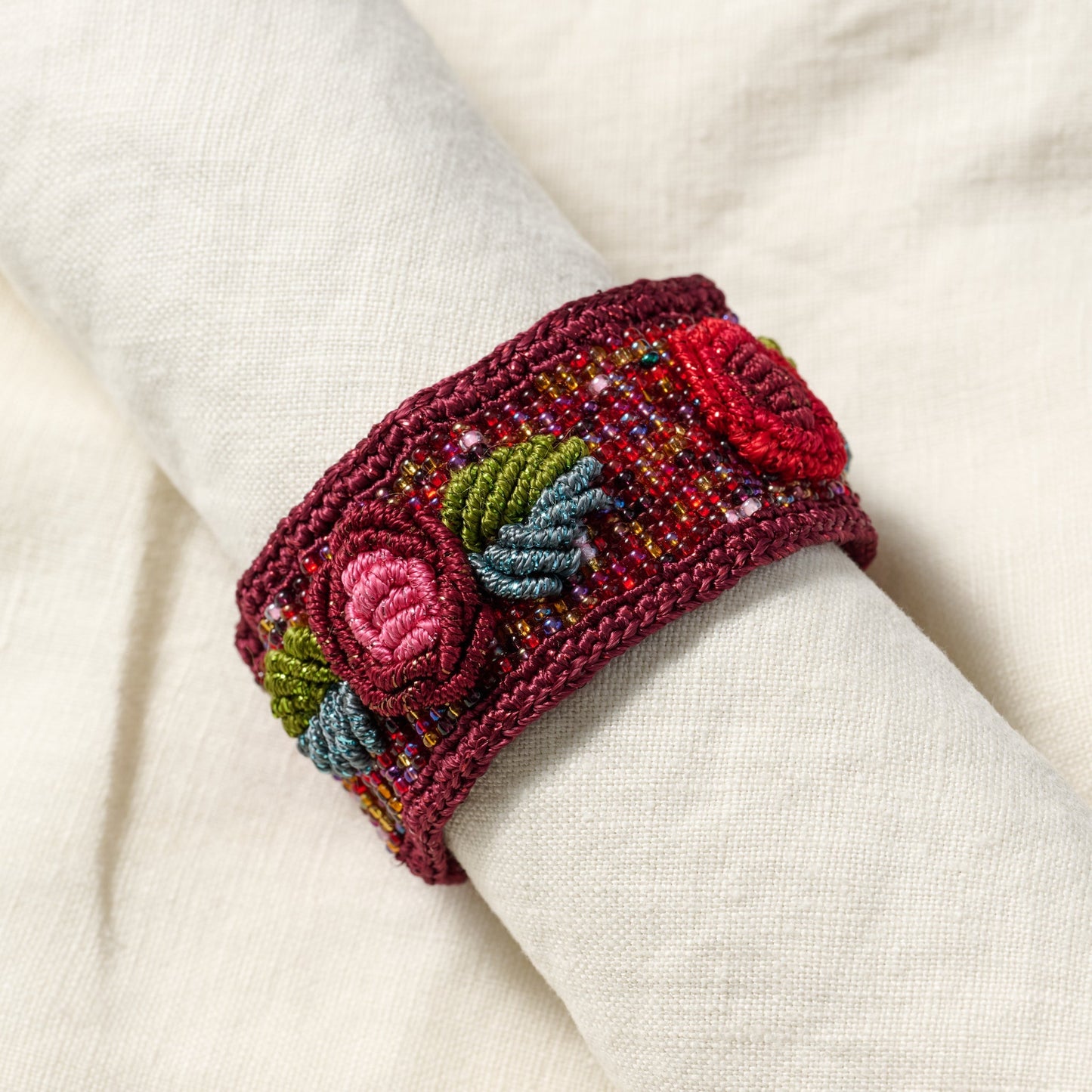 Bracelet beaded w/rose applique glass 6.5L red/grn